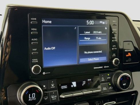Used 2021 Toyota Highlander LE FWD image 14