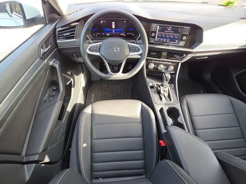 Used 2024 Volkswagen Jetta SE w/ Panoramic Sunroof Package FWD image 6
