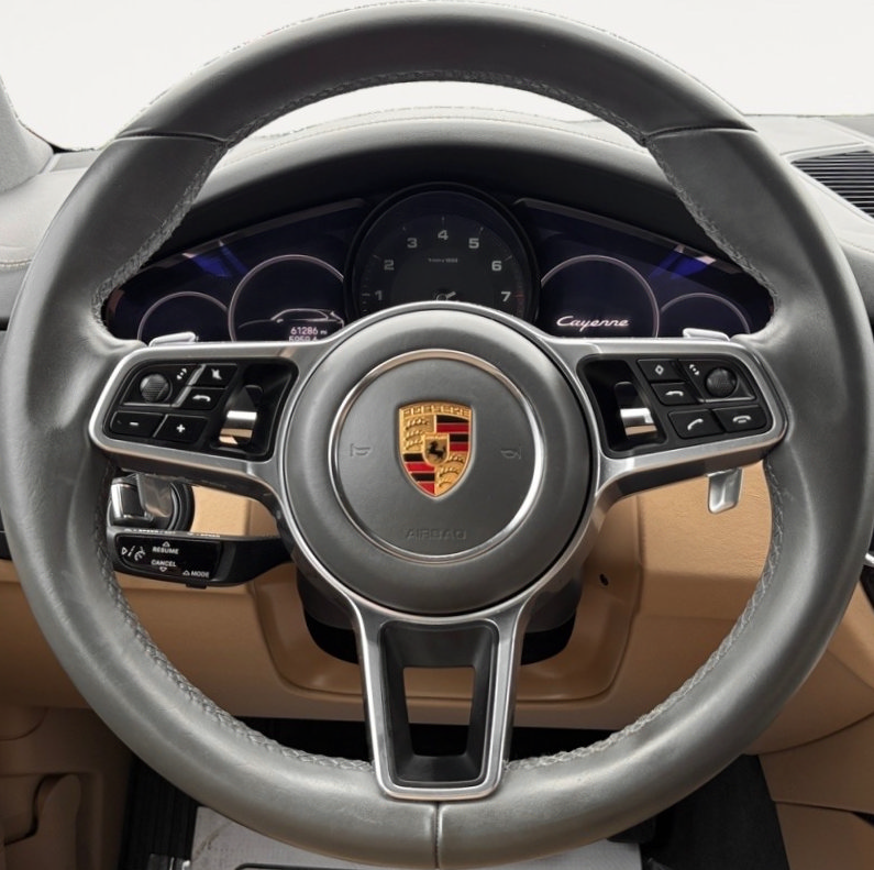 Used 2023 Porsche Cayenne AWD/4WD image 18
