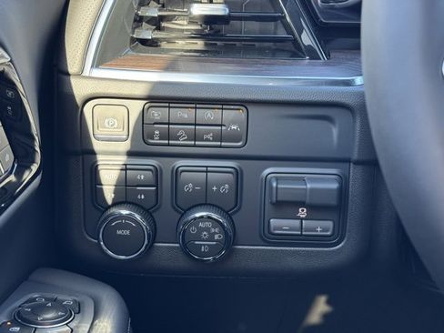 New 2026 Chevrolet Suburban Premier image 32