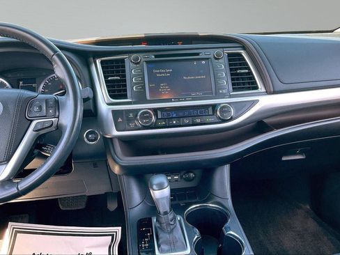 Used 2019 Toyota Highlander XLE image 7