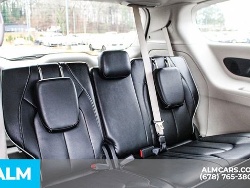 Used 2023 Chrysler Pacifica Limited FWD image 21