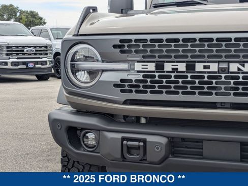 New 2025 Ford Bronco Badlands image 10