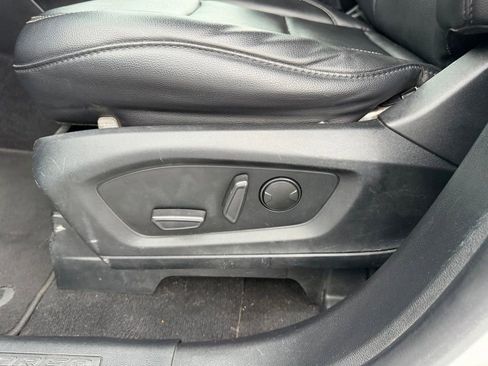 Used 2020 Ford Explorer XLT w/ Equipment Group 202A RWD image 14