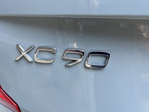 Certified 2025 Volvo XC90 B5 Core image 12