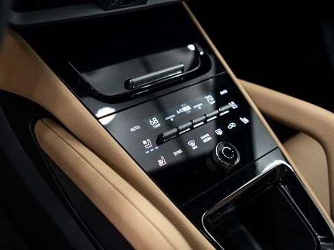 Certified 2026 Porsche Cayenne AWD/4WD image 15