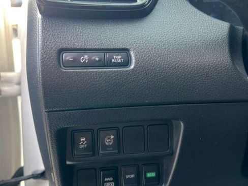 Used 2017 Nissan Rogue SV image 33