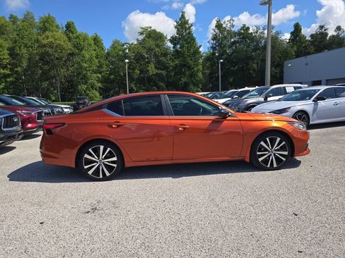Certified 2021 Nissan Altima 2.5 SR FWD image 9