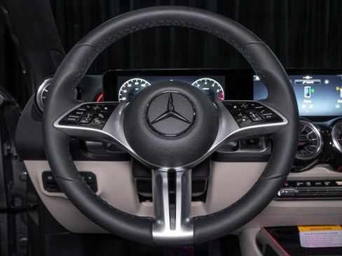 New 2025 Mercedes-Benz GLB 250 image 21