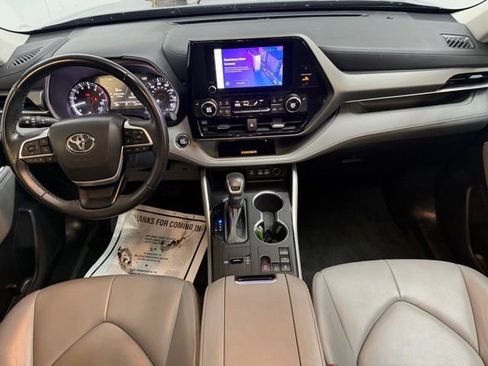 Used 2023 Toyota Highlander XLE image 37