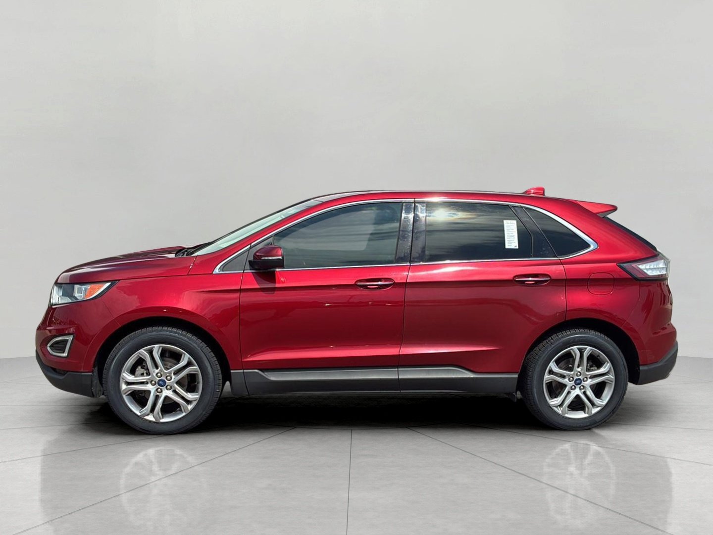 Used 2017 Ford Edge Titanium w/ Technology Package FWD image 5