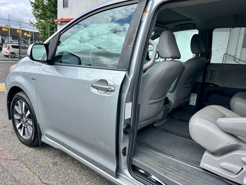 Certified 2019 Toyota Sienna XLE w/ XLE Navigation Package AWD/4WD image 11
