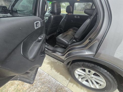 Used 2013 Ford Explorer XLT image 14