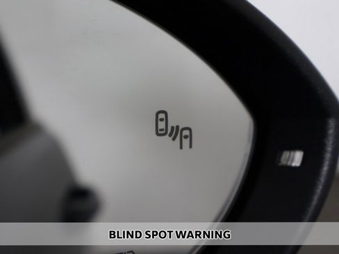 Used 2018 Volkswagen Golf R 4-Door image 5