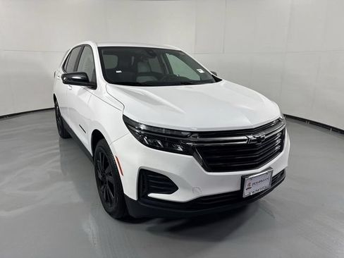 Used 2023 Chevrolet Equinox LS w/ LS Convenience Package AWD/4WD image 3