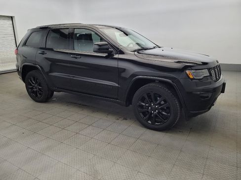 Used 2021 Jeep Grand Cherokee Laredo X image 11