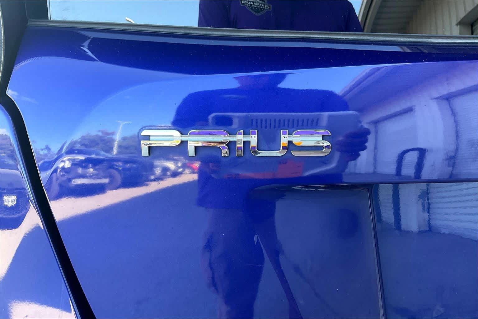 Used 2018 Toyota Prius Three FWD image 10