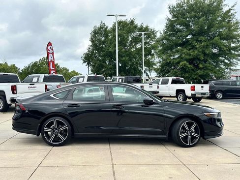 Used 2025 Honda Accord Sport image 5