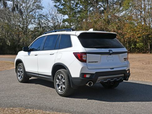 Used 2023 Honda Passport TrailSport image 3