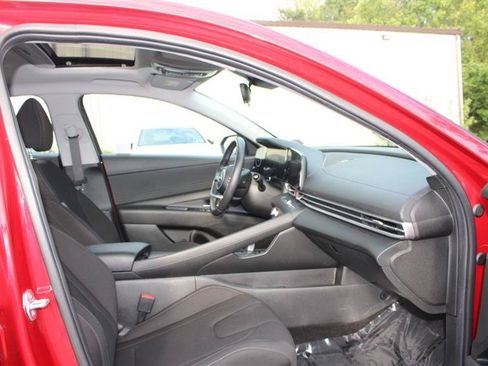 Used 2025 Hyundai Elantra SEL FWD image 10