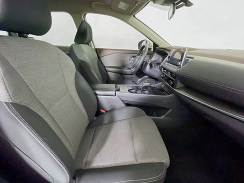 Used 2023 Nissan Rogue SV image 29