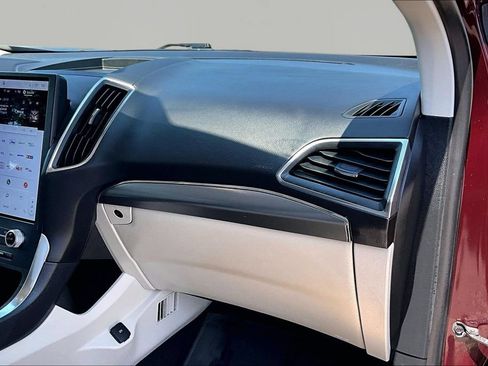 Certified 2024 Ford Edge Titanium AWD/4WD image 17