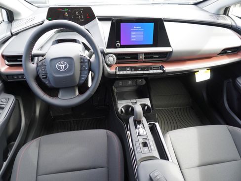 New 2026 Toyota Prius SE image 2