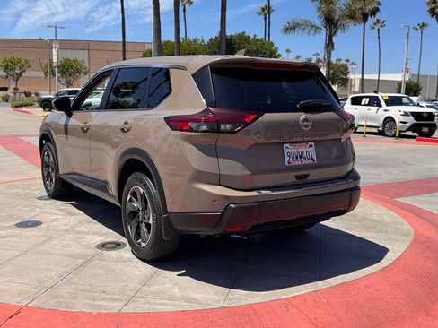 Certified 2025 Nissan Rogue SV AWD/4WD image 6
