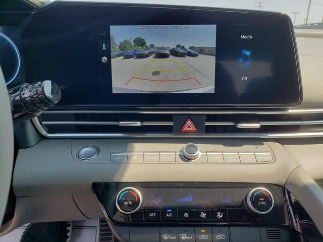 Certified 2025 Hyundai Elantra SEL FWD image 9