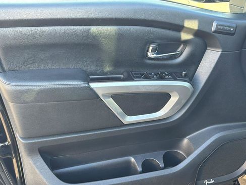 Used 2020 Nissan Titan SL w/ Moonroof Package image 15