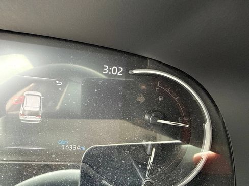 Used 2025 Toyota RAV4 XLE Premium FWD image 7