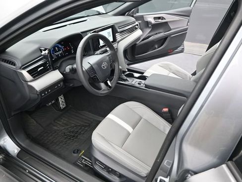 Used 2026 Toyota Camry SE image 4