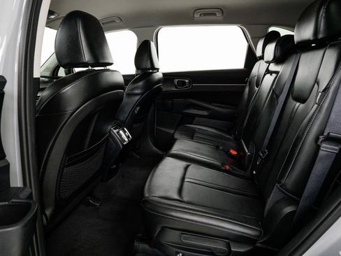 Certified 2025 Kia Sorento S image 26