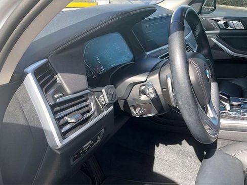 Used 2022 BMW X7 xDrive40i w/ Premium Package image 17