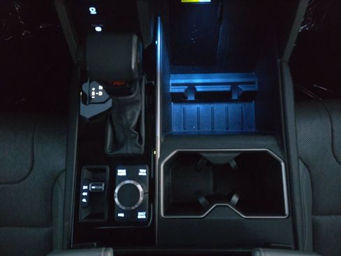 Used 2024 Toyota Tundra Limited image 12