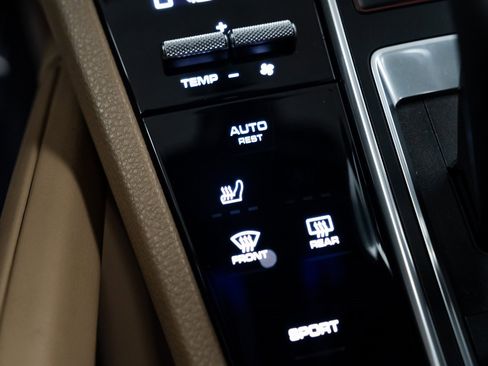 Used 2020 Porsche Cayenne image 14