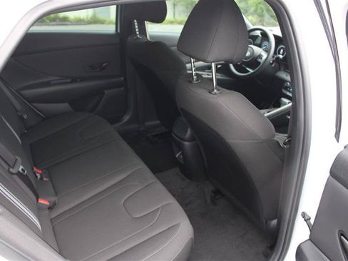 Used 2025 Hyundai Elantra SEL FWD image 11