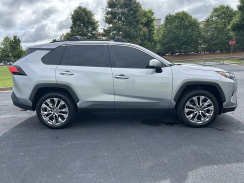 Used 2022 Toyota RAV4 XLE Premium AWD/4WD image 10