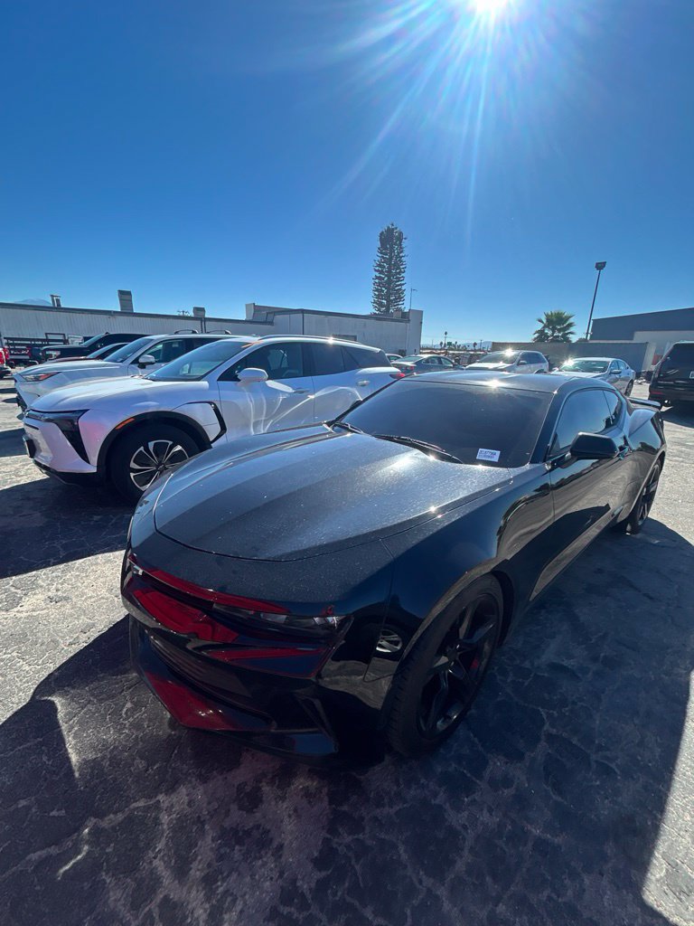 Used 2018 Chevrolet Camaro LT RWD image 3