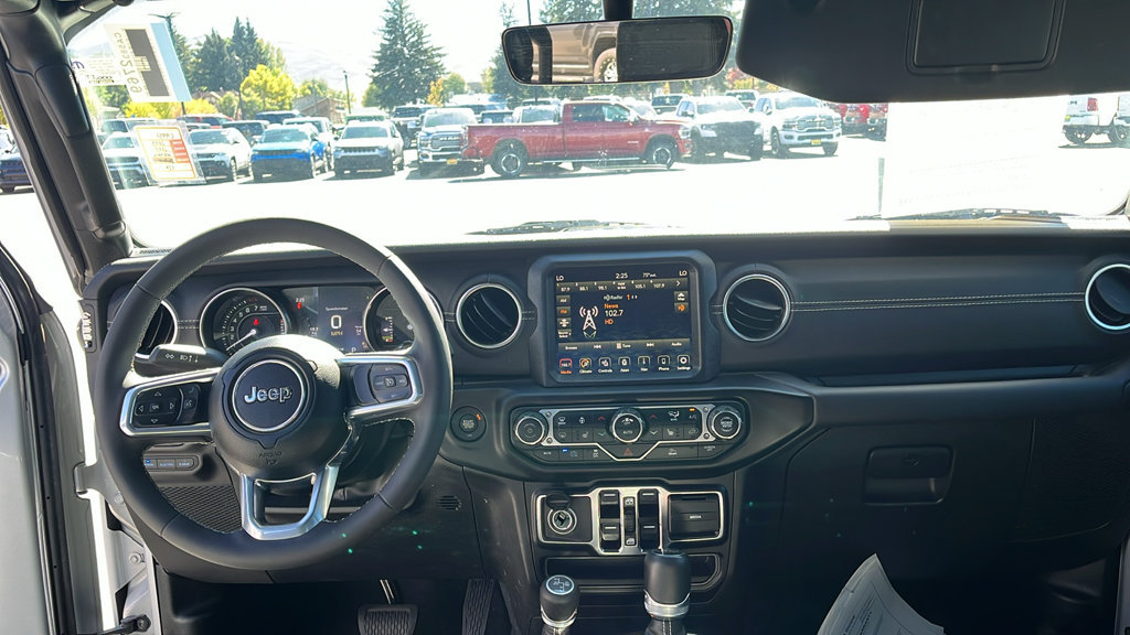 Used 2023 Jeep Wrangler Unlimited Sahara w/ Cold Weather Group AWD/4WD image 21