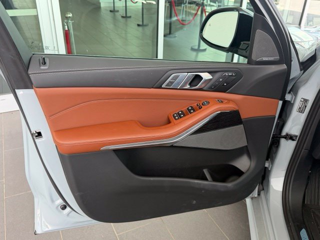 Used 2026 BMW X7 xDrive40i w/ M Sport Package AWD/4WD image 14