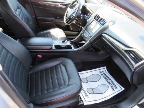Used 2018 Ford Fusion SE w/ Fusion SE Technology Package image 8