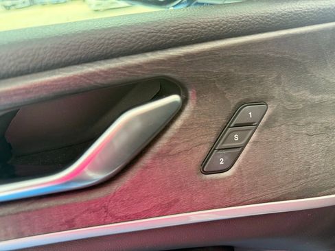 Used 2023 Jeep Grand Cherokee Limited w/ Black Appearance Package AWD/4WD image 20