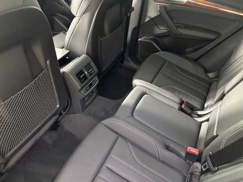 Used 2023 Audi Q5 e Premium Plus w/ Premium Plus Package image 11