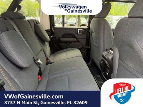 Used 2025 Jeep Wrangler Unlimited Sahara AWD/4WD image 8