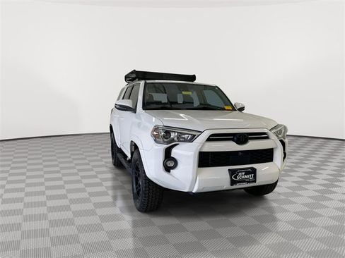 Used 2023 Toyota 4Runner SR5 Premium image 3