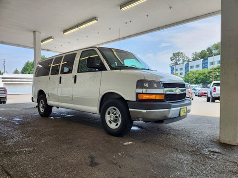 Used 2011 Chevrolet Express 2500 LT w/ LT Preferred Equipment Group RWD image 7
