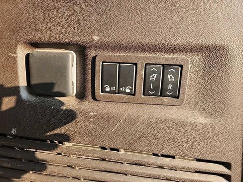 Certified 2023 Chevrolet Suburban Z71 w/ Z71 Off-Road Package AWD/4WD image 43