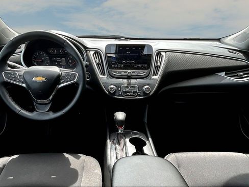 Used 2025 Chevrolet Malibu RS FWD image 7
