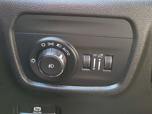 Used 2024 Jeep Grand Cherokee Limited w/ Black Appearance Package image 25